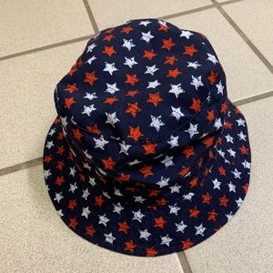 Reversible hat for little girl